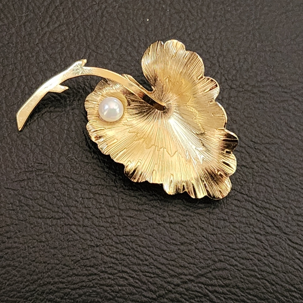 Vintage 14k GOLD filled leaf brooch
